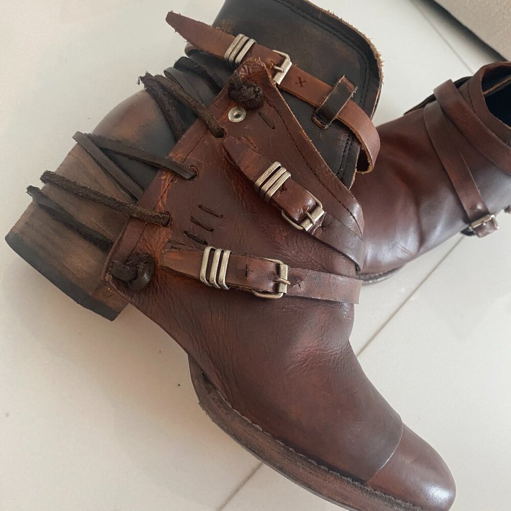 CRUE Freebird bootsfor women in Brown color size 7- worn twice ONLY!